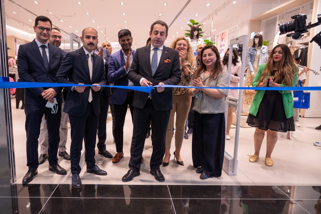 القنصل العام التركي يدشن افتتاح متجر إل سي وايكيكي في دبي هيلز مول