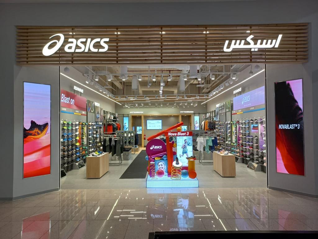 علامة اسيكس التجارية الآن في فيستفال سيتي الدوحة.