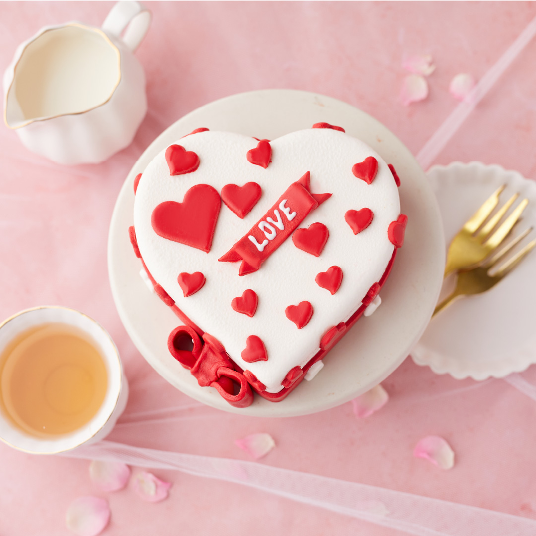 Love Sprinkles Cake كعكة يوم الحبّ الخاصّة من كولدستون كريمري