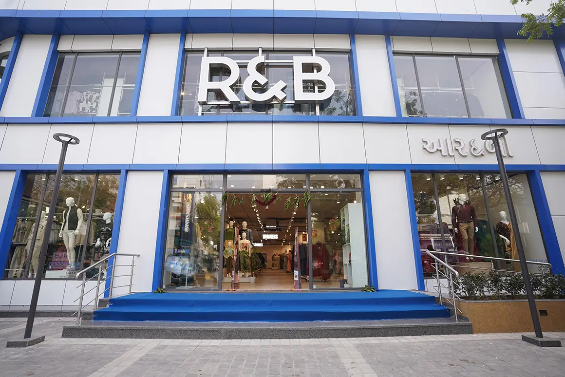 تم افتتاح متجر آر آند بي في لوجاردن في أحمد آباد في الهند
