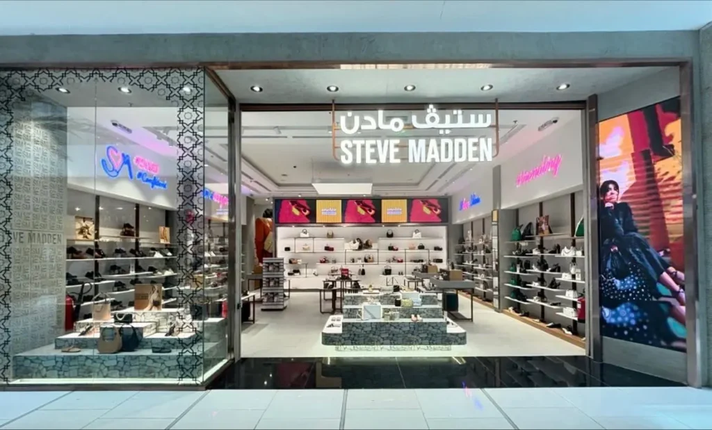 تم افتتاح متجر ستيف مادن في الراشد مول في أبها السعودية