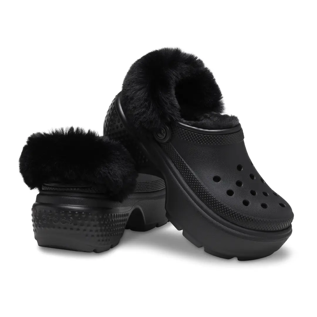Crocs Stomp Lined with Fur in Black Colour